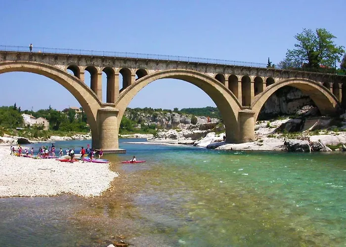 בית נופש Bord Du Gardon, Near Uzes And Pont Du Gard Collias